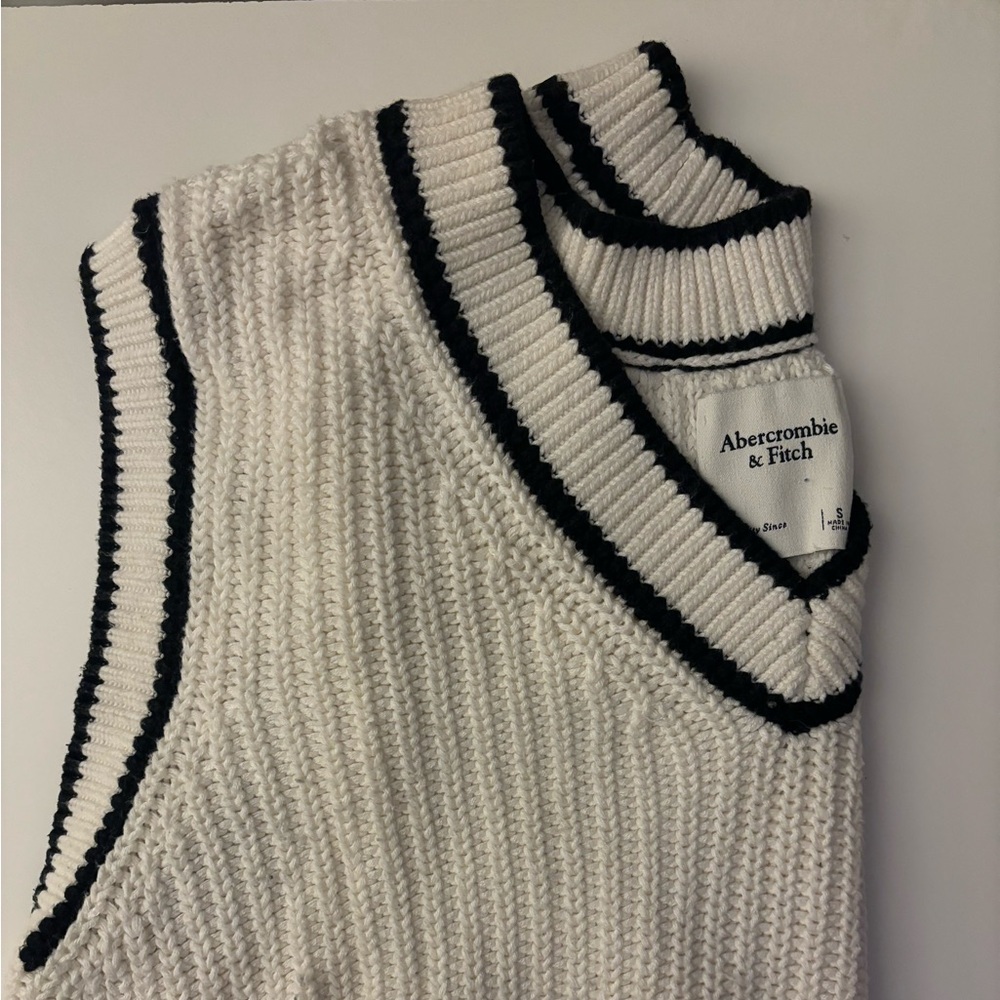 Abercrombie Oversized Sweatervest
